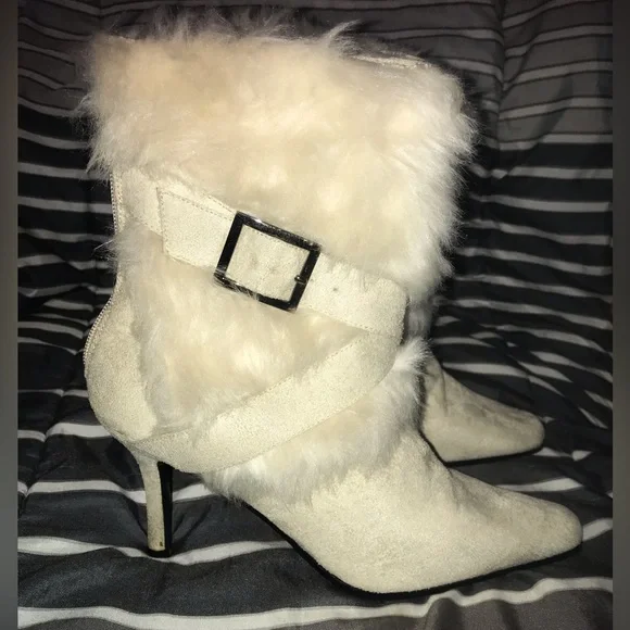Pierre Dumas Cream Colored, Strapped, Faux Fur Ankle Boots with Heel sz 9 - Picture 2 of 8